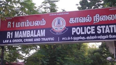 தி.நகரில் உள்ள பிரபல நகைக் கடையில் இரண்டரை கிலோ தங்கக் கட்டி கையாடல்: ஊழியர் உள்ளிட்ட 2 பேரிடம் போலீஸார் விசாரணை