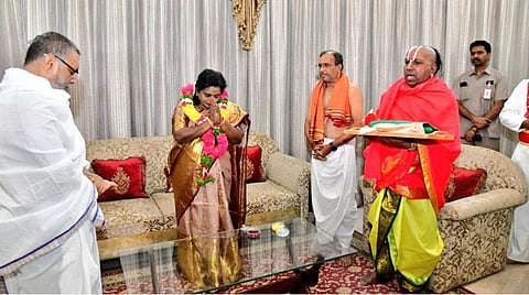 தெலங்கானா ஆளுநர் தமிழிசை பிறந்த நாள் - பிரதமர், முதல்வர், தலைவர்கள் வாழ்த்து