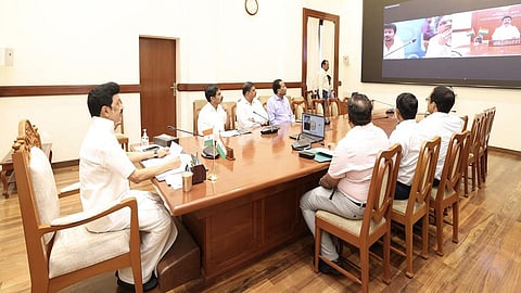 அமைச்சர் உதயநிதி மற்றும் அதிகாரிகளுடன் ஆலோசனையில் முதல்வர் மு.க.ஸ்டலின்