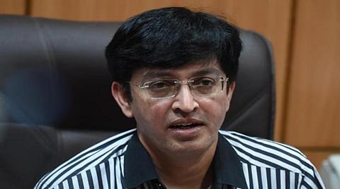 கூவம், அடையாறு கரையோரங்களில் குப்பை கொட்டுவதை தடுக்க 150 இடங்களில் கண்காணிப்பு கேமரா நிறுவ திட்டம்: ஜெ.ராதாகிருஷ்ணன் தகவல்