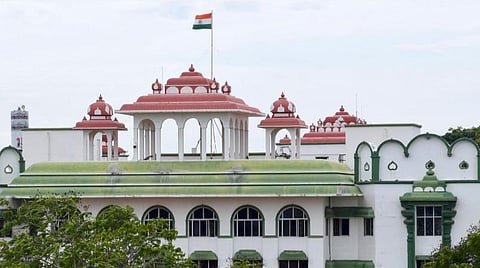 வலசை பாதை ஆக்கிரமிப்பால் யானை ஊருக்குள் நுழைகிறது - உயர் நீதிமன்ற நீதிபதிகள் கருத்து