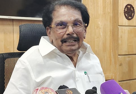 அதிமுக பிரமுகரிடமிருந்து ஆயிரம் கோடி ரூபாய் மதிப்பிலான நிலம் மீட்பு: வருவாய்த்துறை அமைச்சர்