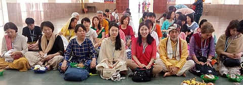 மதுரை அழகர்கோவிலில், சோலைமலை கோயிலில் ஜப்பான் பக்தர்கள் தரிசனம்