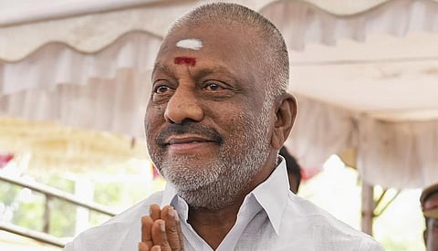 மின் கட்டண உயர்வுக்கு அதிமுகவையும், மத்திய அரசையும் காரணம் காட்டுவது நகைப்புக்குரியது: ஓபிஎஸ்