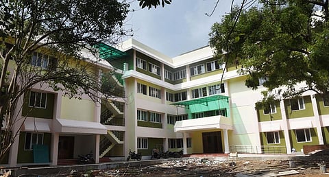 மருத்துவர்கள், செவிலியர்கள், தொழில்நுட்ப உதவியாளர்கள் என 65 பேருக்காக புதிதாக பணியிடங்கள் உருவாக்கப்பட்டுள்ளன. படம்: எம்.சாம்ராஜ்