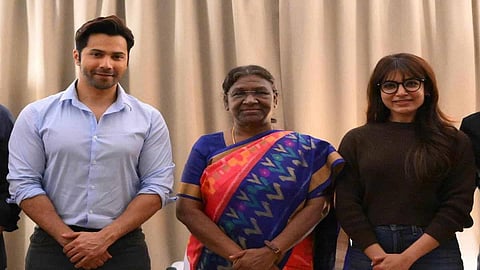 குடியரசுத் தலைவருடன் வருண் தவண் மற்றும் சமந்தா