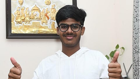 கடின உழைப்பும், முயற்சியும் இருந்தால் நீட் தேர்வில் வெற்றி பெற முடியும்: தேசிய அளவில் முதலிடம் பிடித்த மாணவர் பிரபஞ்சன் உறுதி