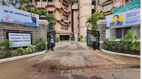 ஹைதராபாத்தில் ஒரே நாளில் வருமான வரித் துறையினர் 50 இடங்களில் சோதனை