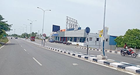 காஞ்சிபுரம் - பொன்னேரிக்கரை சாலையில் இரவினில் குற்றம்... பகலில் நாற்றம்!