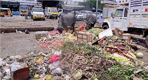 கோயம்பேடு எனும் குப்பை மேடு - காய் கனி வாங்க வரும் மக்களுக்கு நோய் நொடி இலவசம்!