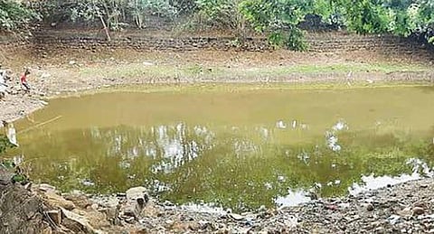 திருவண்ணாமலை கிரிவல பாதையில் ஆடையூர் குளத்துக்கு கழிவுநீர் கால்வாயால் ஆபத்து