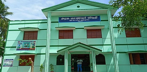 தேனியில் செயல்படும் அரசு மாணவர் விடுதி.