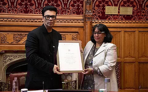 பாலிவுட் இயக்குநர் கரண் ஜோஹரை பிரிட்டிஷ் நாடாளுமன்றம் கவுரவித்துள்ளது.