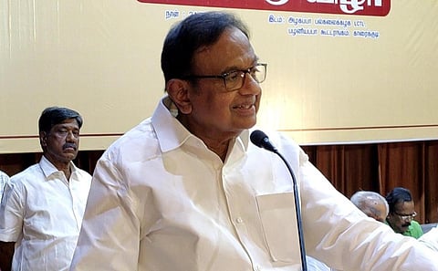 காரைக்குடியில் பள்ளிக்கல்வித்துறை சார்பில் நடைபெற்ற விழாவில் பேசிய முன்னாள் மத்திய அமைச்சர் ப.சிதம்பரம்.