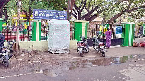 மந்த கதியில் கில் நகர் பூங்கா சீரமைப்பு பணி: பதித்த 17 நாட்களில் பெயர்ந்த டைல்ஸ்கள்