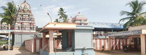 கொடுமுடி அருகே உள்ள வெங்கம்பூர் வரதராஜப் பெருமாள் கோயில்.