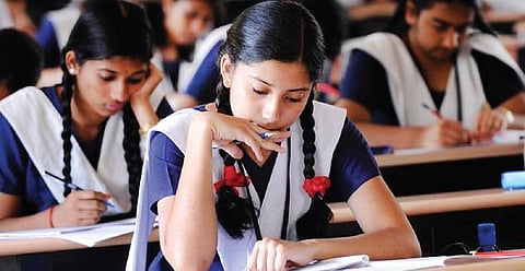 பிளஸ் 2 மாணவர்களுக்கு உதவித்தொகை