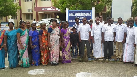 மயானம் கேட்டு சிவகங்கை மாவட்ட ஆட்சியர் அலுவலகத்தை முற்றுகையிட்ட காட்டுக்குடியிருப்பு கிராம மக்கள்.