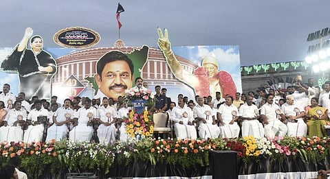 திருச்சி BHEL நிறுவன வளாகத்தில் நடைபெற்ற கூட்டத்தில் பேசும் அதிமுக பொதுச் செயலாளர் எடப்பாடி பழனிசாமி