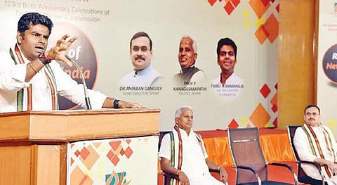 பாரதிய ஜனசங்கத்தின் நிறுவனர் டாக்டர் சியாமா பிரசாத் முகர்ஜியின் 123-வது பிறந்தநாளை முன்னிட்டு ‘புதிய இந்தியாவின் எழுச்சி' என்ற தலைப்பில் கோவையில் நேற்று நடைபெற்ற கருத்தரங்கில் பேசிய பாஜக மாநில தலைவர் அண்ணாமலை. படம்: ஜெ.மனோகரன்