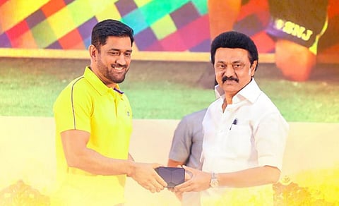 மு க ஸ்டாலின் மற்றும் தோனி