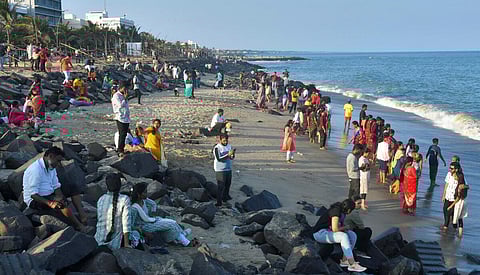 புதுச்சேரி கடற்கரை | கோப்புப் படம்