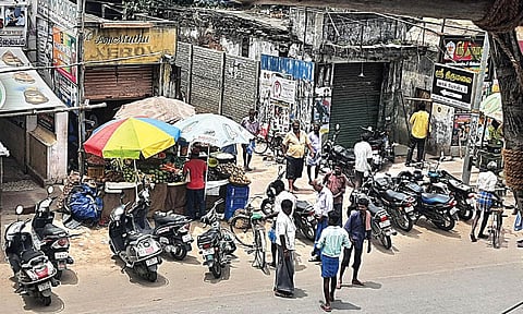 ஊருக்கு வெளியே போகட்டும் மதுக்கடைகள்: காஞ்சி நகர வீதிகளில் நடமாட அச்சப்படும் பெண்கள், மாணவிகள்