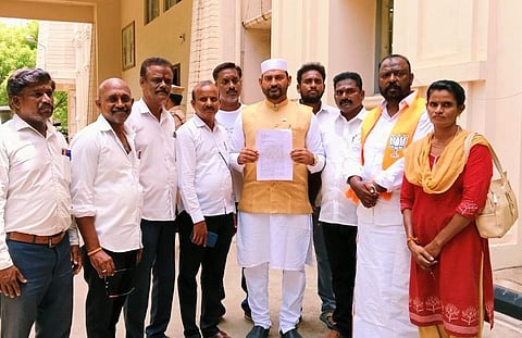 மதுரை காவல் ஆணையரிடம் மனு அளித்த பாஜக நிர்வாகிகள்