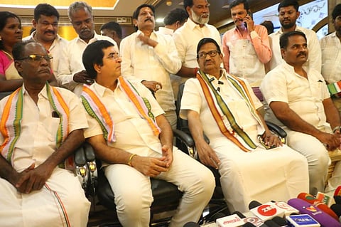 வேலூரில் செய்தியாளர்களிடம் காங்கிரஸ் கட்சி மாநிலத் தலைவர் கே.எஸ். அழகிரி பேட்டியளித்தார்.