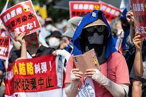 சுத்திகரிக்கப்பட்ட கதிரியக்க நீரை கடலில் கலக்க தயாராகும் ஜப்பானுக்கு வலுக்கும் எதிர்ப்பு