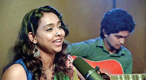 இறை கீதங்கள்: மக்களின் மனதை உருக்கும் பாட்டு!