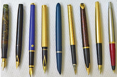 நூற்றாண்டுகள் பழமையான வெளிநாட்டு பேனாக்கள்.  படம்: எஸ்.கிருஷ்ணமூர்த்தி