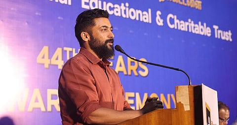 “சாதி மதத்தைக் கடந்து வாழ்க்கையைப் புரிந்து கொள்ளுங்கள்”: மாணவர்களுக்கு சூர்யா அறிவுரை