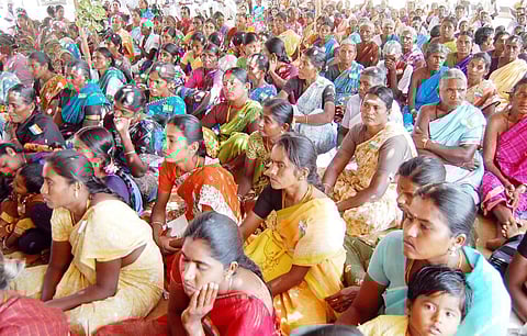 கலைஞர் மகளிர் உரிமைத் தொகை | வீடுகளுக்கு செல்லாமல் ரேஷன் கடைகளிலேயே டோக்கன் வழங்க அரசுக்கு ஊழியர்கள் கோரிக்கை