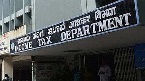 ரூ.1.2 கோடி சம்பாதித்த ‘யூடியூபர்’ வீட்டில் வருமான வரித் துறையினர் சோதனை