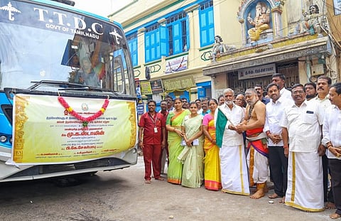 சுற்றுலாவைத் தொடங்கி வைத்த அமைச்சர்