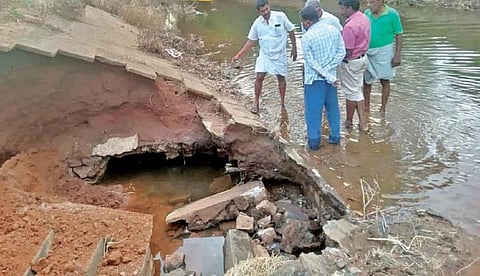 60 ஆண்டுகளை கடந்த அமராவதி புது வாய்க்காலில் 22 இடங்களில் கரைகள் உடையும் அபாய நிலை