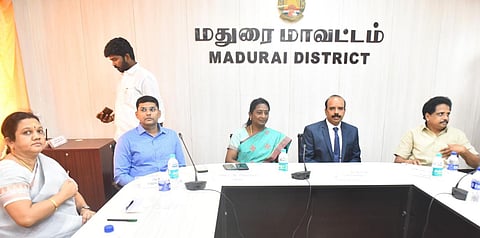 மதுரையில் மீண்டும் மீன்கள் சிலை அமைப்பதற்கான இடத்தை தேர்வு செய்ய மூத்த வழக்கறிஞர் ஆர்.காந்தி தலைமையிலான உயர் நீதிமன்ற குழு இன்று ஆலோசனை நடத்தியது. படம்:எஸ்.கிருஷ்ணமூர்த்தி.