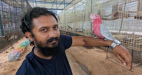 மதுரையில் பண்ணை அமைத்து பறவைகளைக் காக்கும் இளைஞர்!