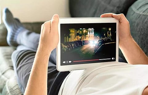 வெப் தொடர்களுக்கு விருது: மத்திய அரசு முடிவு