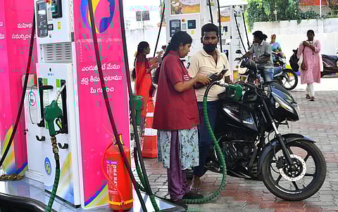 ஆந்திராவில்தான் பெட்ரோல் விலை மிக அதிகம்