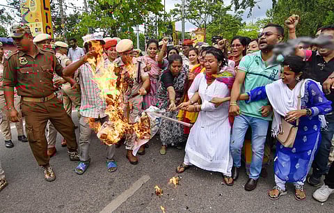 குவஹாத்தியில் எதிர்க்கட்சிகள் சார்பில் நடத்தப்பட்ட போராட்டம்