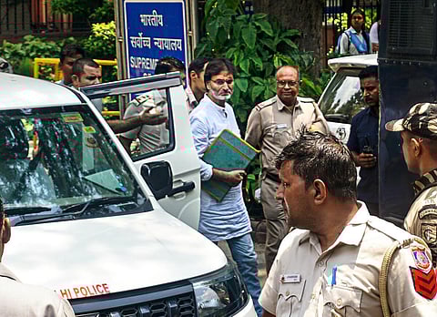 உச்ச நீதிமன்றத்தில் யாசின் மாலிக் நேரில் ஆஜரான விவகாரம்: திகார் சிறை உயரதிகாரிகள் 4 பேர் சஸ்பெண்ட்