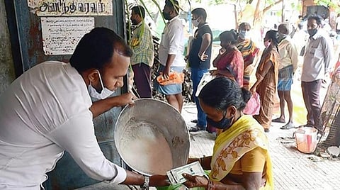 செறிவூட்டப்பட்ட அரிசி வழங்க தடை விதிக்க கோரி மனு - மத்திய, மாநில அரசுகள் பதில் அளிக்க ஐகோர்ட் உத்தரவு