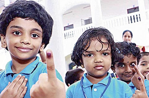 பள்ளியிலேயே தேர்தல்: வழிகாட்டும் கேரளம்