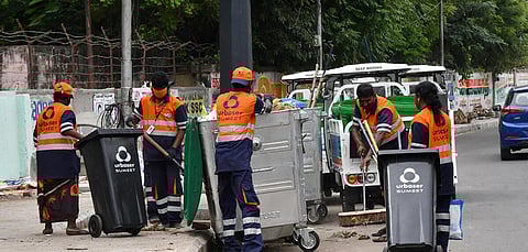 தூய்மைப் பணியாளர்கள்