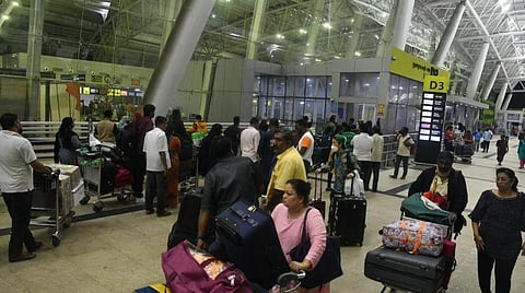 35 பயணிகளை ஏற்றாமல் சென்னையில் இருந்து அபுதாபிக்கு சென்ற விமானம்