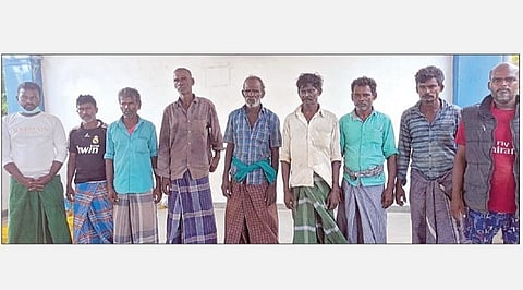 இலங்கை கடற்படையினரால் தமிழக மீனவர் 9 பேர் கைது