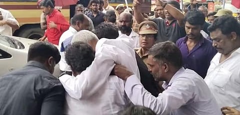 மயங்கி விழுந்த டி.ராஜா