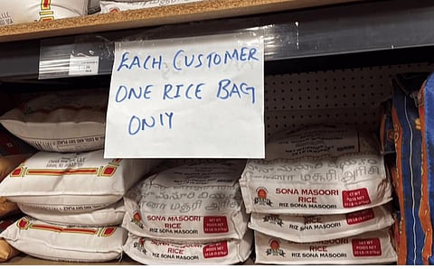 ஏற்றுமதிக்கு இந்தியா தடை விதித்த நிலையில் அமெரிக்காவில் அரிசி வாங்க சூப்பர் மார்க்கெட்களில் அலைமோதும் கூட்டம்